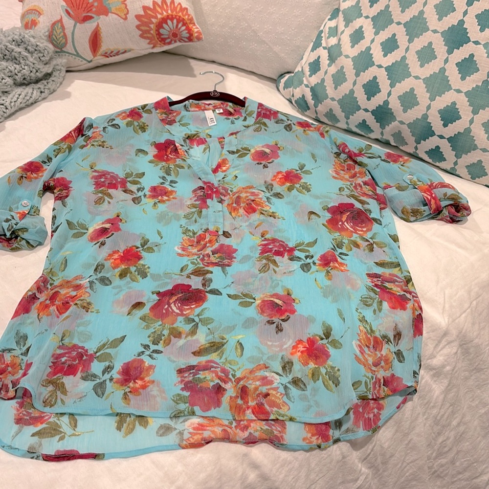 Kut from the Kloth XL turquoise blue sheer tunic with beautiful roses